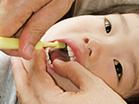下顎右側　乳歯の奥歯の物を噛む面